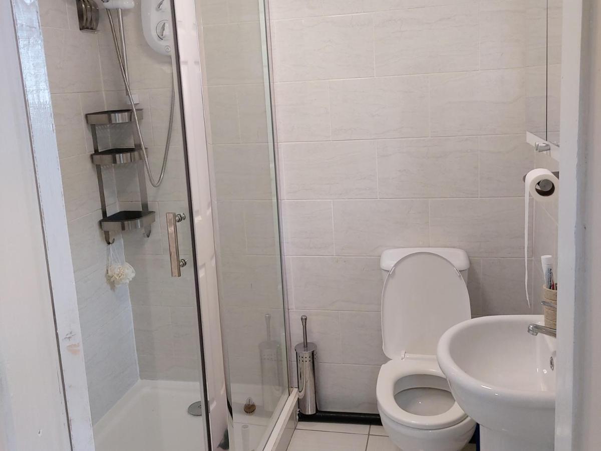 Lovely Studio-Flat With Free Parking, Free Wifi. Leeds  Luaran gambar