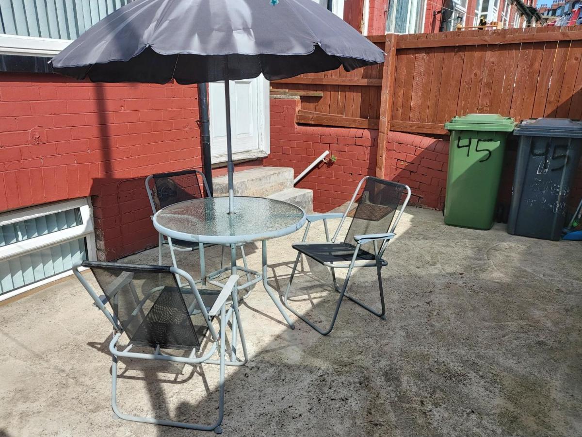 Lovely Studio-Flat With Free Parking, Free Wifi. Leeds  Luaran gambar