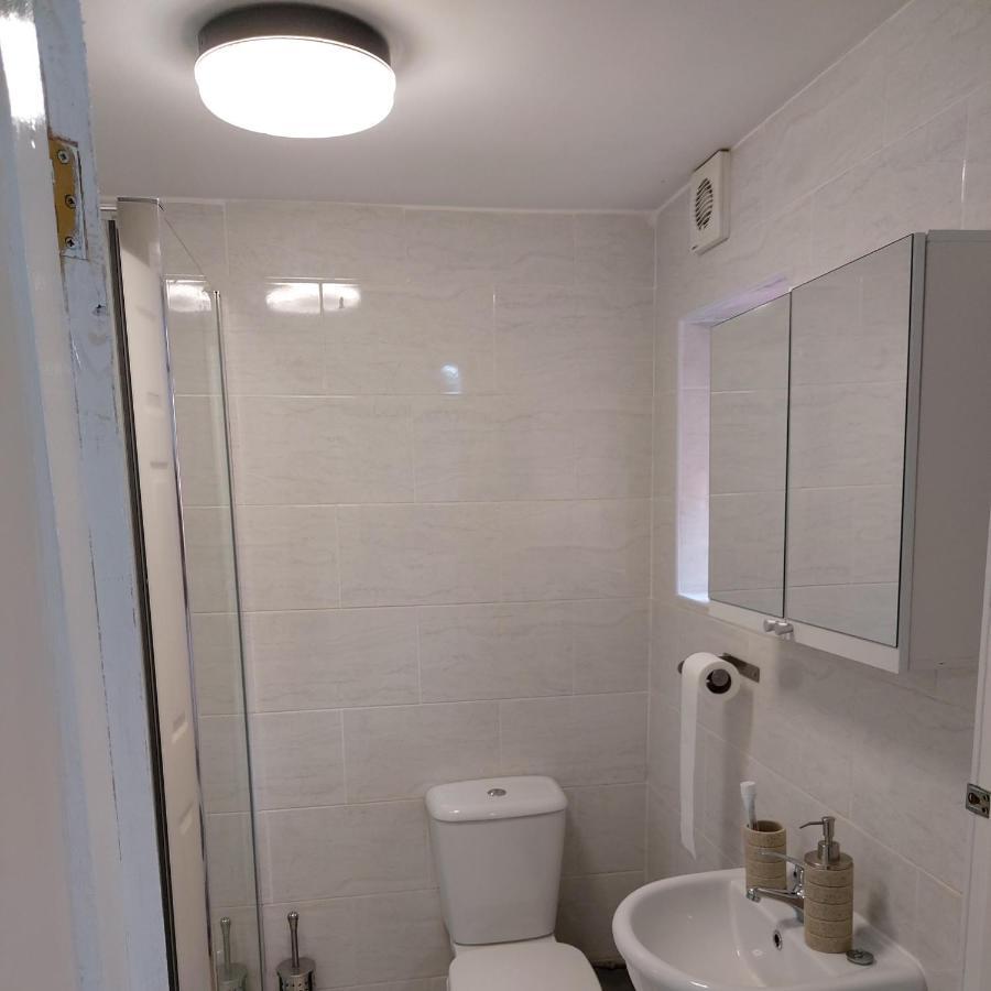 Lovely Studio-Flat With Free Parking, Free Wifi. Leeds  Luaran gambar