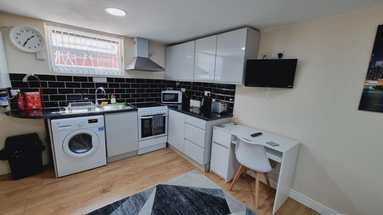 Lovely Studio-Flat With Free Parking, Free Wifi. Leeds  Luaran gambar