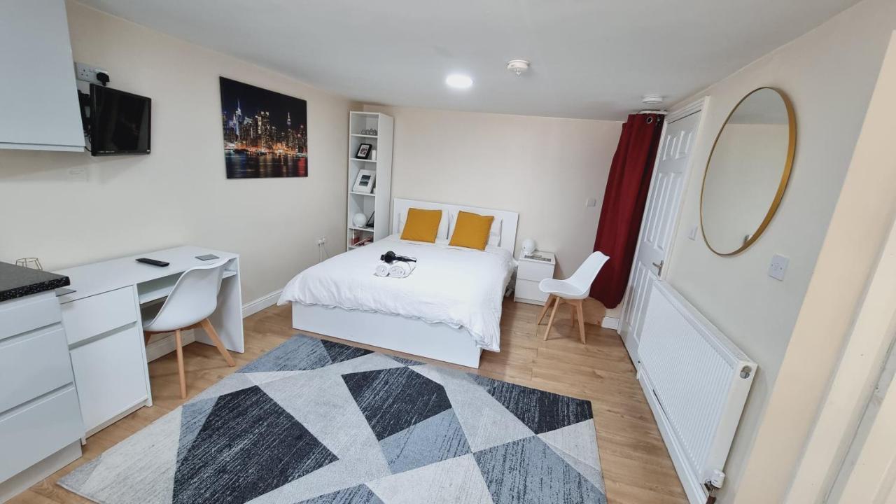 Lovely Studio-Flat With Free Parking, Free Wifi. Leeds  Luaran gambar