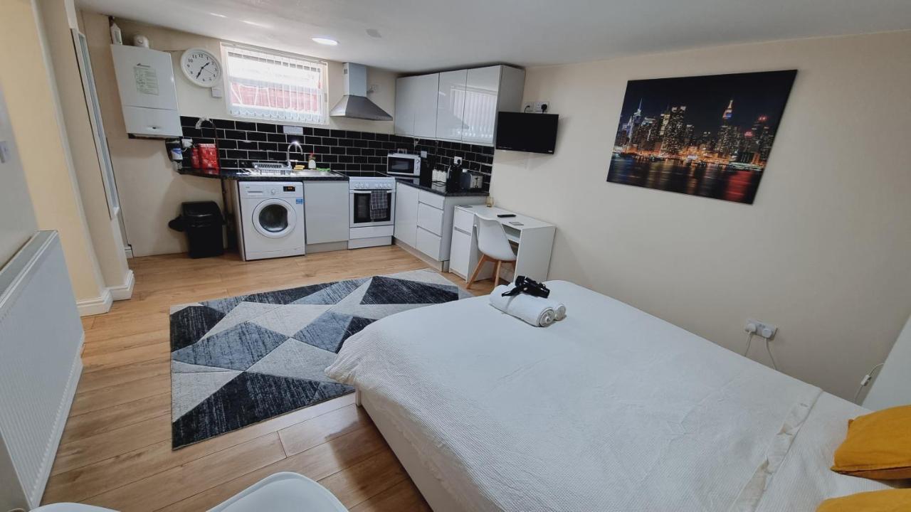 Lovely Studio-Flat With Free Parking, Free Wifi. Leeds  Luaran gambar